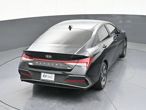 Used 2025 Hyundai Elantra SEL FWD image 59