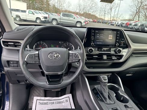 Used 2020 Toyota Highlander XLE image 18