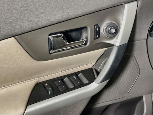 Used 2013 Ford Edge SE FWD image 17