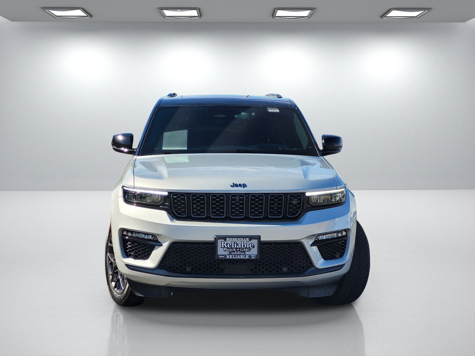 Used 2023 Jeep Grand Cherokee Summit AWD/4WD image 2