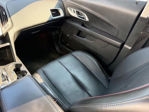 Used 2017 Chevrolet Equinox Premier w/ Enhanced Convenience Package FWD image 18