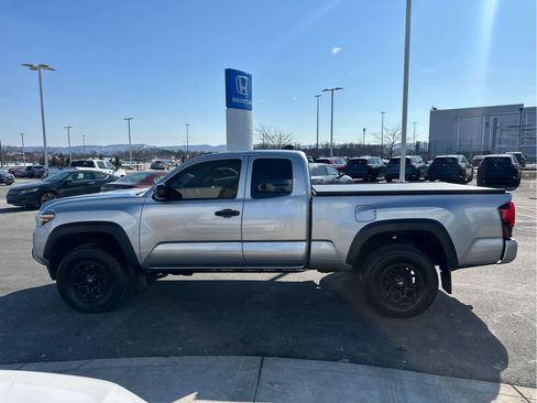 Used 2022 Toyota Tacoma SR image 5