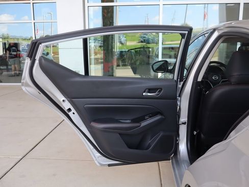 Used 2024 Nissan Altima 2.5 SR FWD image 29