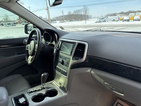 Used 2011 Jeep Grand Cherokee Laredo image 36