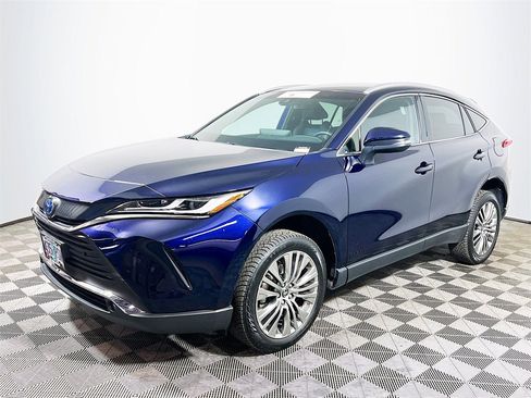 Certified 2024 Toyota Venza XLE image 4