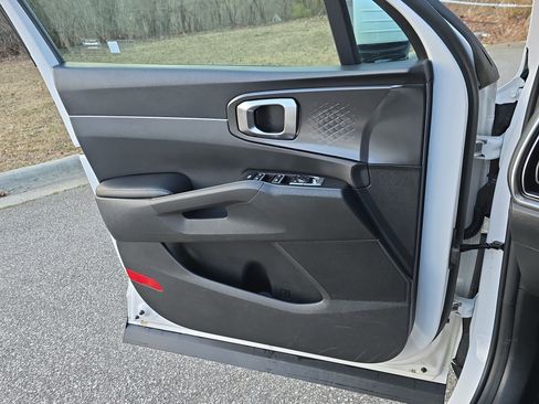 Used 2024 Kia Sorento S image 26