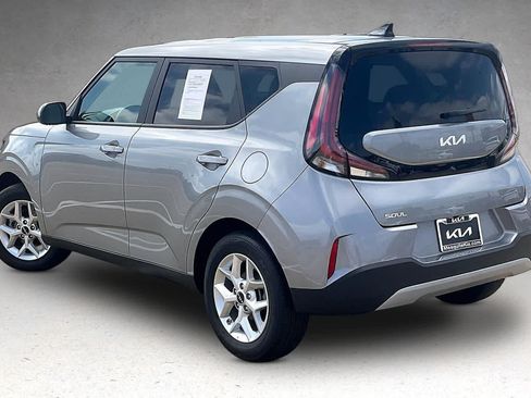 Used 2025 Kia Soul LX w/ LX Technology Package FWD image 4