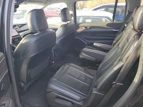 Used 2023 Jeep Grand Cherokee L Limited w/ Black Appearance Package image 6