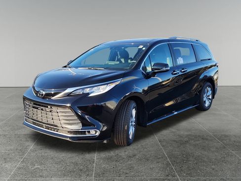 New 2026 Toyota Sienna Limited image 3