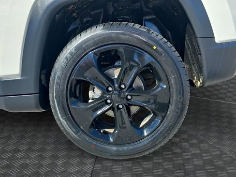 Used 2018 Jeep Compass Latitude image 34