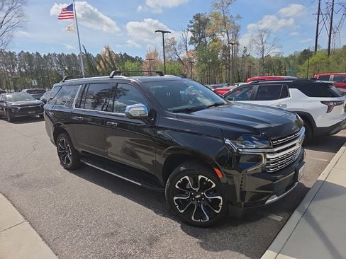 Used 2023 Chevrolet Suburban Premier w/ Max Trailering Package AWD/4WD image 4