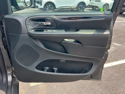 Used 2018 Dodge Grand Caravan SE FWD image 29