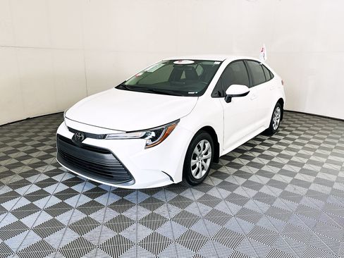 Certified 2025 Toyota Corolla LE FWD image 7
