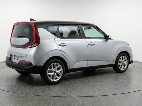 Used 2025 Kia Soul LX w/ LX Technology Package FWD image 9