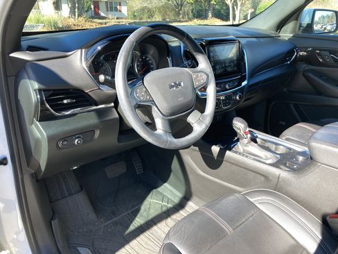 Used 2022 Chevrolet Traverse RS image 10