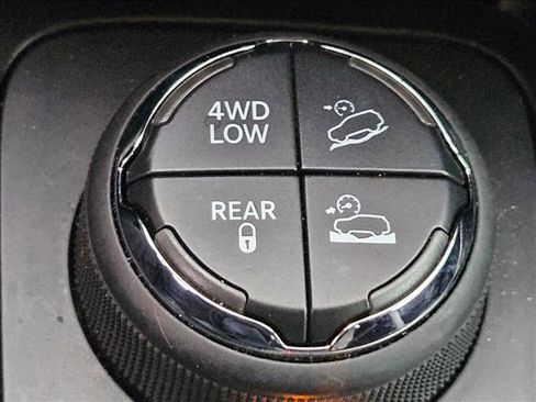 Used 2016 Jeep Cherokee Trailhawk w/ Comfort/Convenience Group image 16