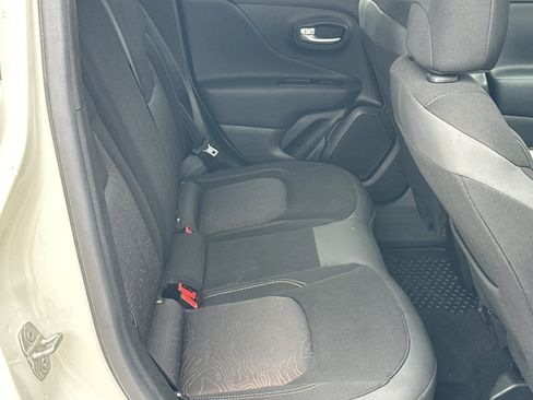 Used 2023 Jeep Renegade Latitude image 15