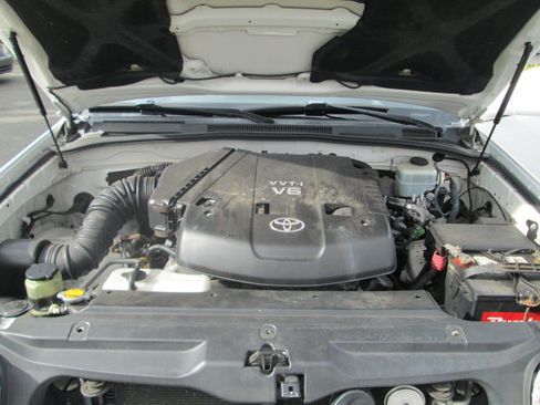 Used 2005 Toyota 4Runner Sport AWD/4WD image 14