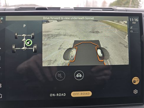 Used 2025 Land Rover Defender 110 S image 31