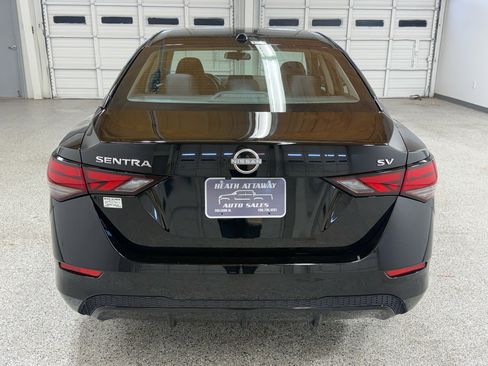 Used 2024 Nissan Sentra SV image 3