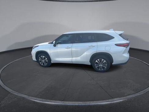 Used 2023 Toyota Highlander XLE FWD image 10