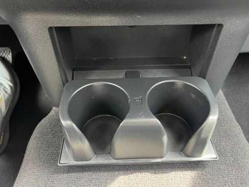 Used 2017 Nissan Titan SV image 38