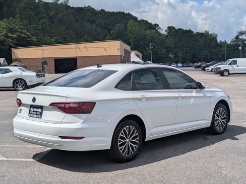 Used 2021 Volkswagen Jetta SE w/ SE Cold Weather Package FWD image 9