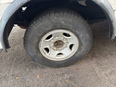 Used 2023 GMC Savana 3500 w/ Power Convenience Package image 9