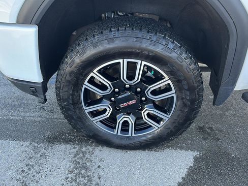 Used 2023 GMC Sierra 2500 AT4 w/ AT4 Premium Plus Package image 9