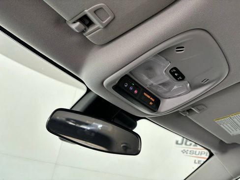 Used 2025 Chevrolet TrailBlazer LT AWD/4WD image 15