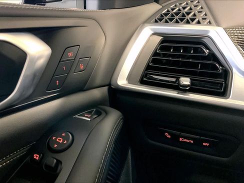 Used 2026 BMW X5 M60i image 34