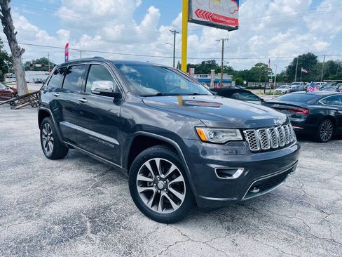 Used 2017 Jeep Grand Cherokee Overland RWD image 2