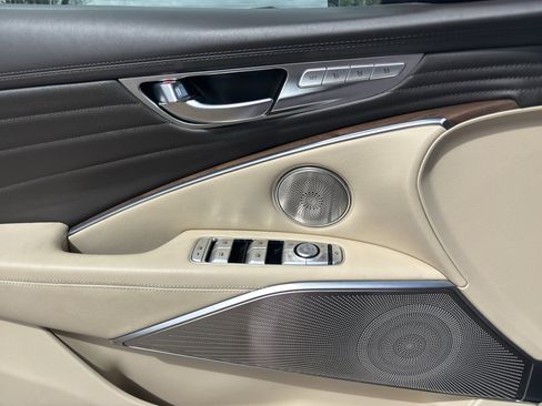 Used 2019 Kia K900 Luxury AWD/4WD image 16