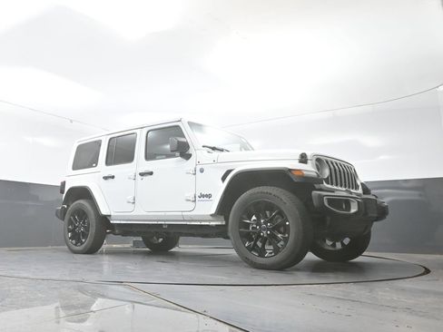 Used 2025 Jeep Wrangler Unlimited Sahara w/ Safety Group AWD/4WD image 26