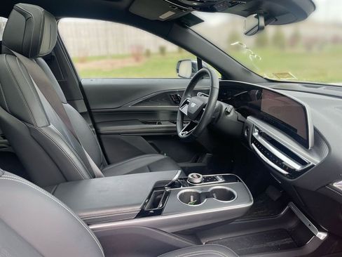 Certified 2024 Cadillac Lyriq Luxury AWD/4WD image 39