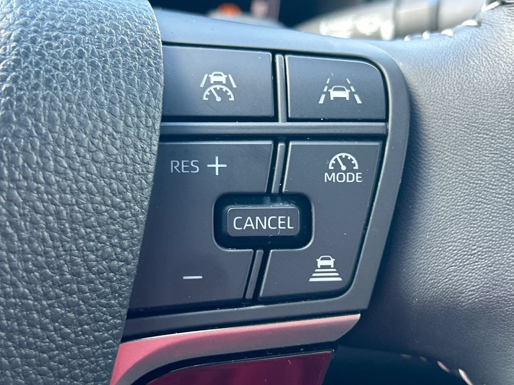 Used 2025 Toyota Camry SE w/ Convenience Package FWD image 18