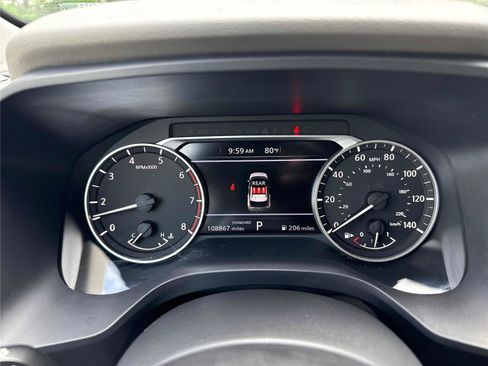 Used 2023 Nissan Rogue SV w/ SV Premium Package FWD image 16