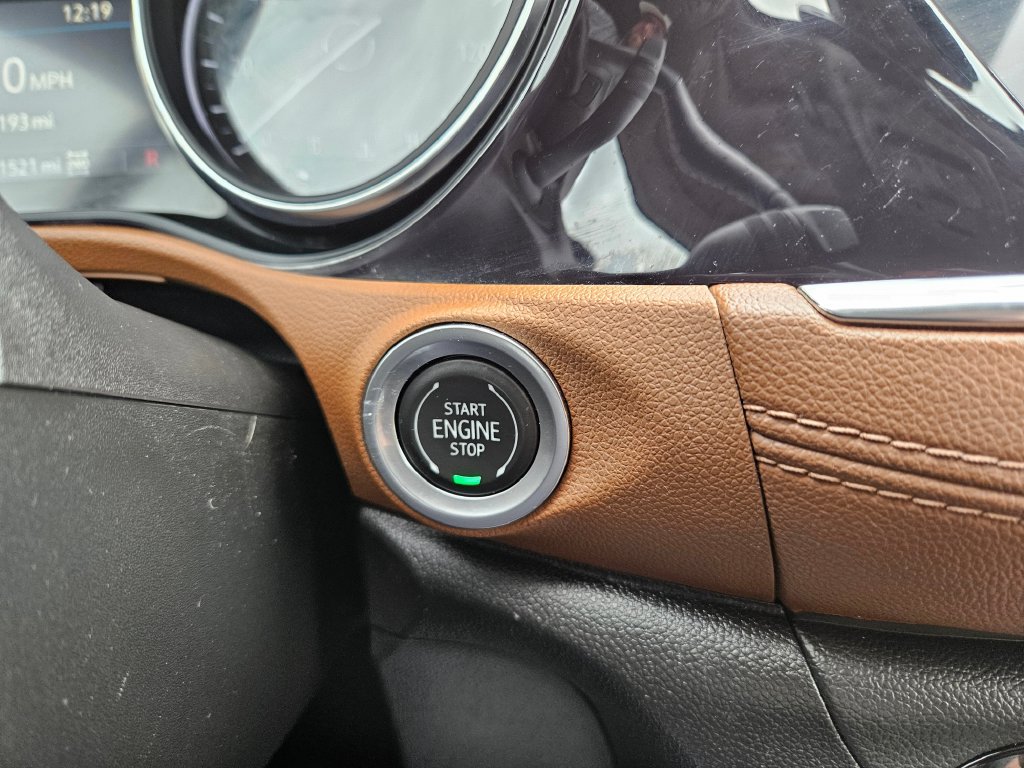 Used 2021 Buick Encore GX Essence AWD/4WD image 31