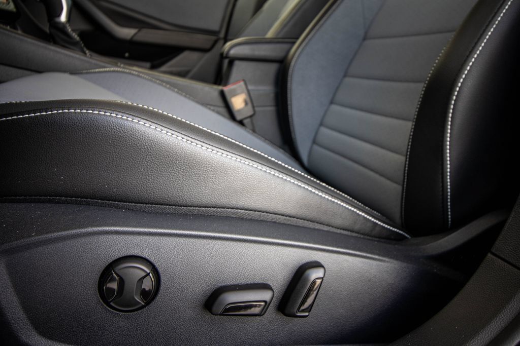 Certified 2026 Volkswagen Jetta SE FWD image 22