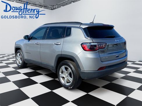 Used 2024 Jeep Compass Latitude image 3