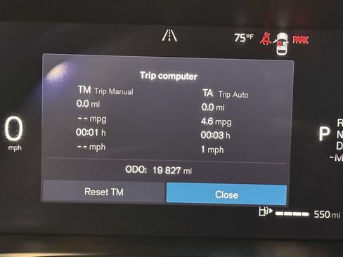 Used 2025 Volvo XC60 B5 Plus AWD/4WD image 5