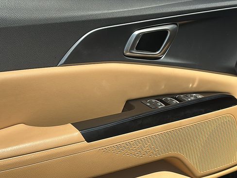 Used 2024 Kia Carnival LX image 16