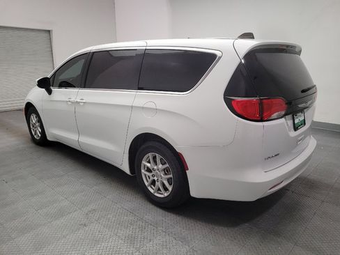 Used 2023 Chrysler Voyager LX FWD image 5