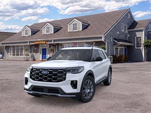 Used 2025 Ford Explorer Platinum RWD image 2