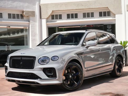 Used 2023 Bentley Bentayga AWD/4WD image 26