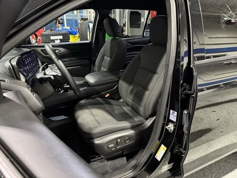 Used 2024 Chevrolet Traverse LT image 26