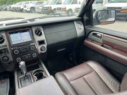 Used 2017 Ford Expedition Platinum AWD/4WD image 28