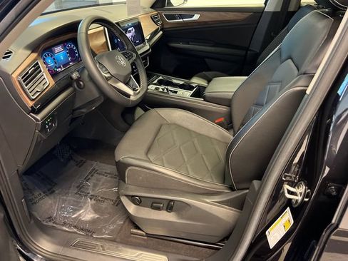 Certified 2024 Volkswagen Atlas SE FWD image 7