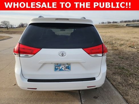 Used 2011 Toyota Sienna LE image 4