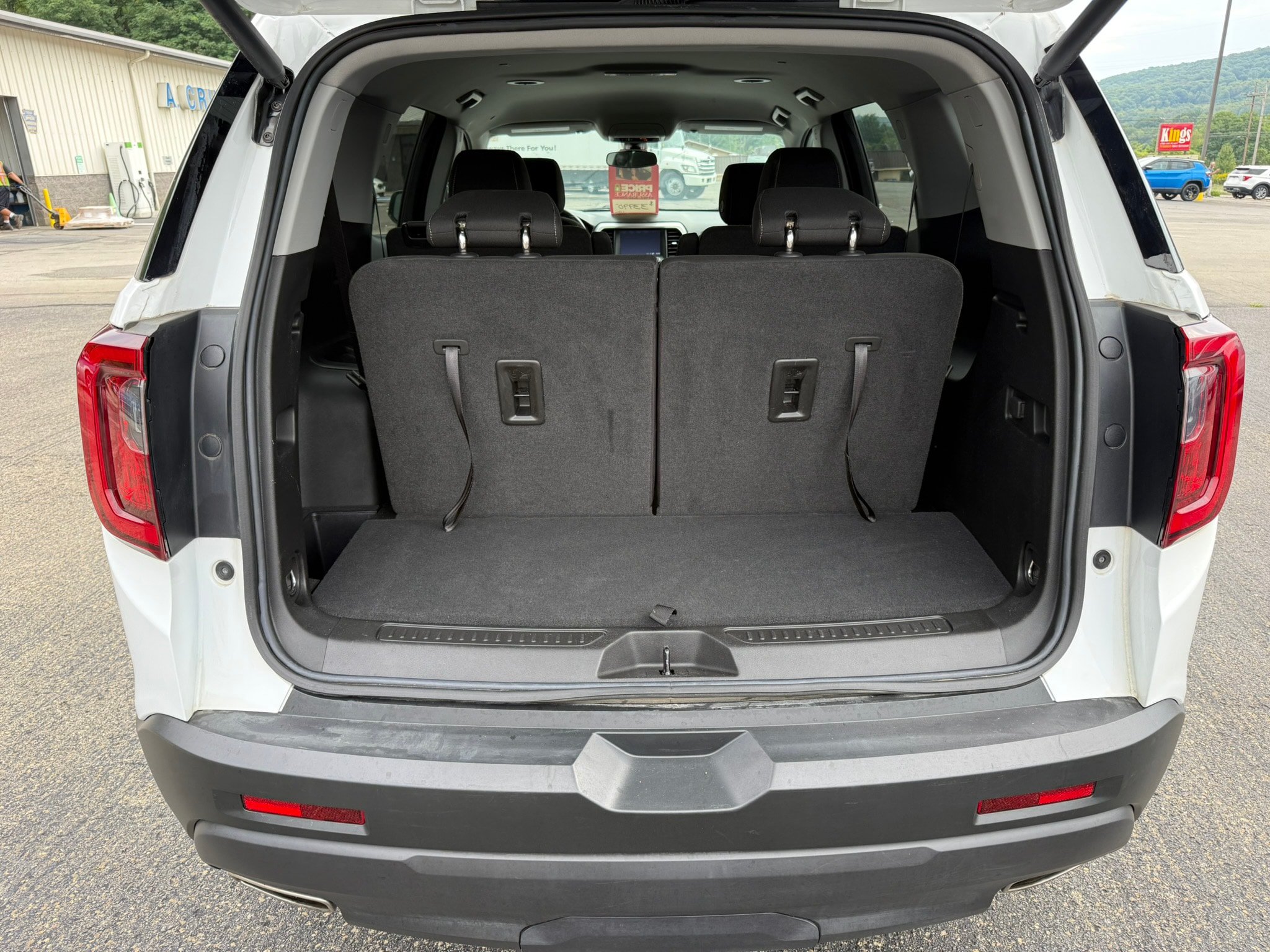 Used 2023 GMC Acadia SLE w/ Driver Convenience Package AWD/4WD image 6